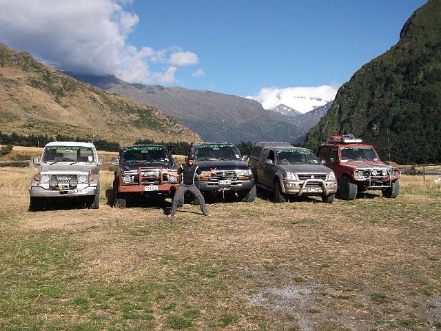 159 gruop photo with tourist mt aspiring rd